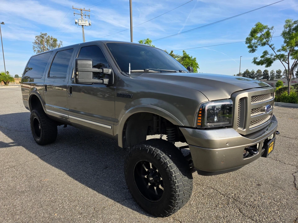 2005 Ford Excursion - Image 17 of 31