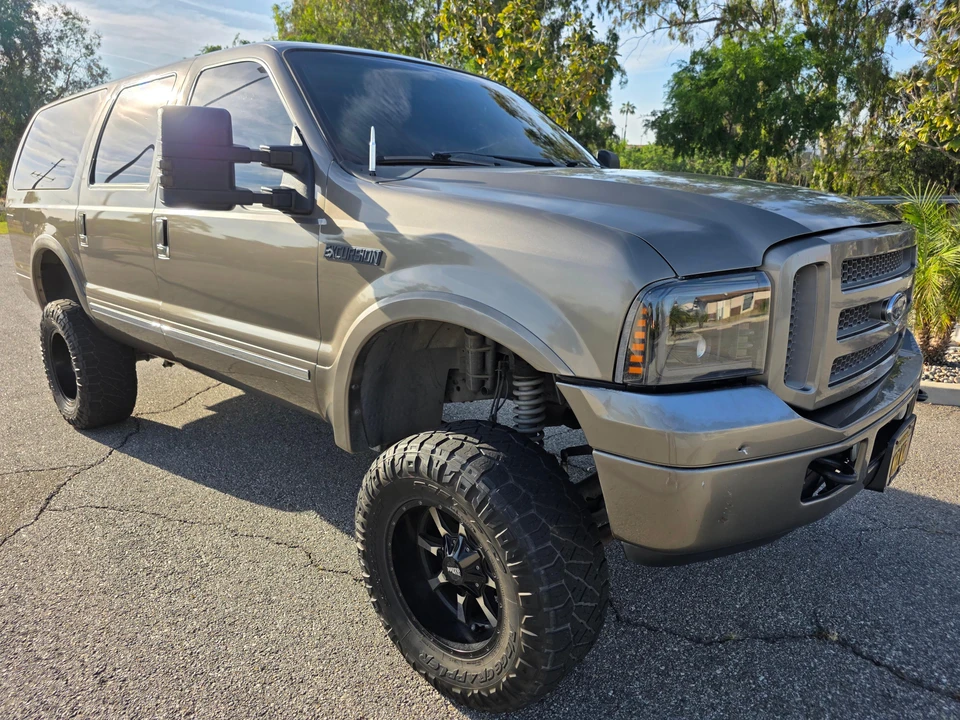 2005 Ford Excursion - Image 18 of 31