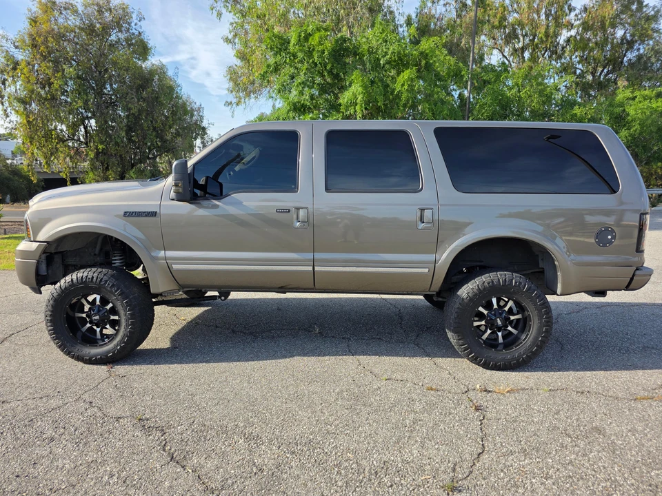 2005 Ford Excursion - Image 9 of 31