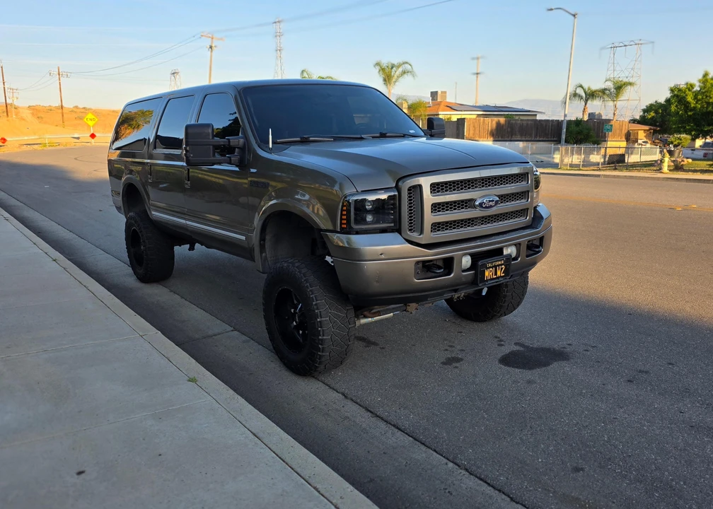 2005 Ford Excursion - Image 25 of 31