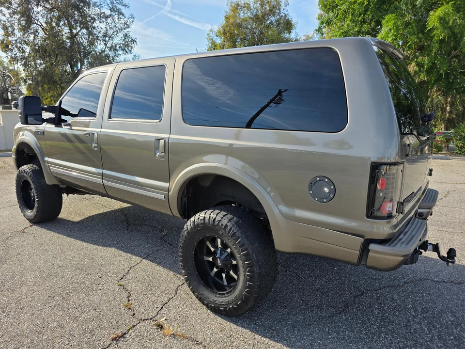 2005 Ford Excursion - Image 11 of 31