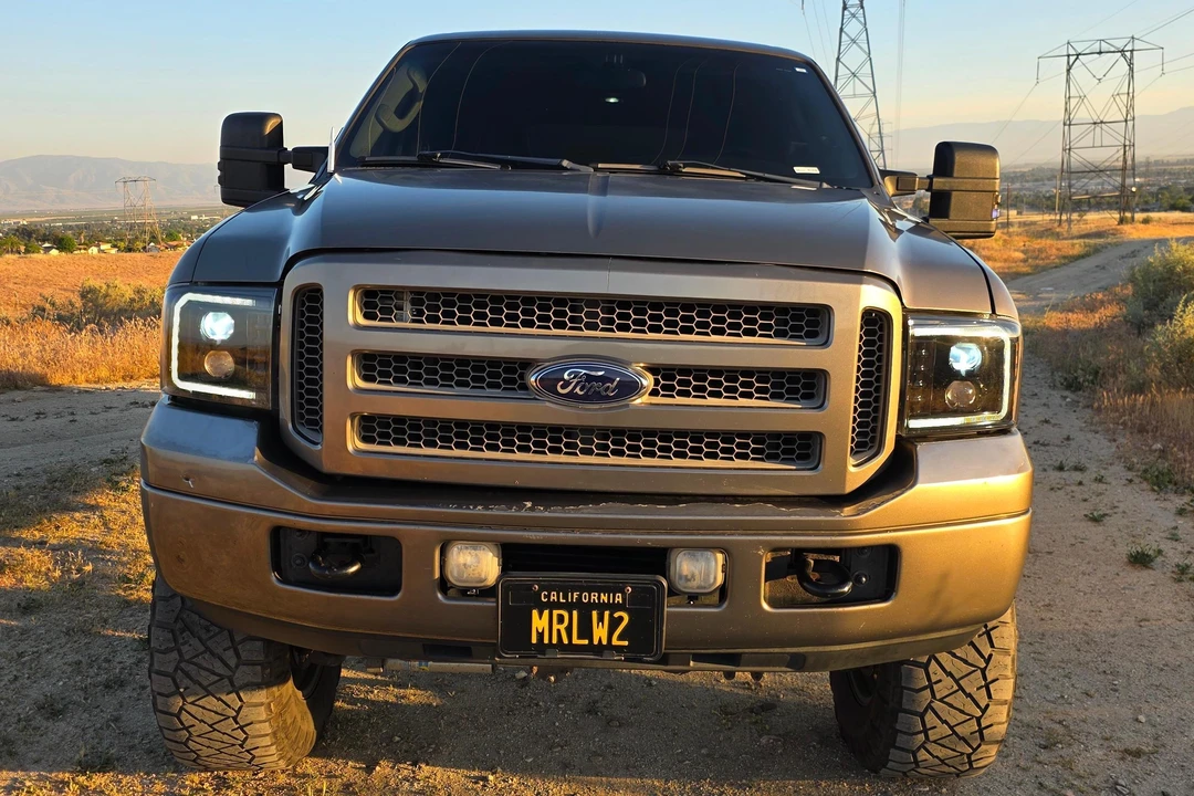 2005 Ford Excursion - Image 2 of 31