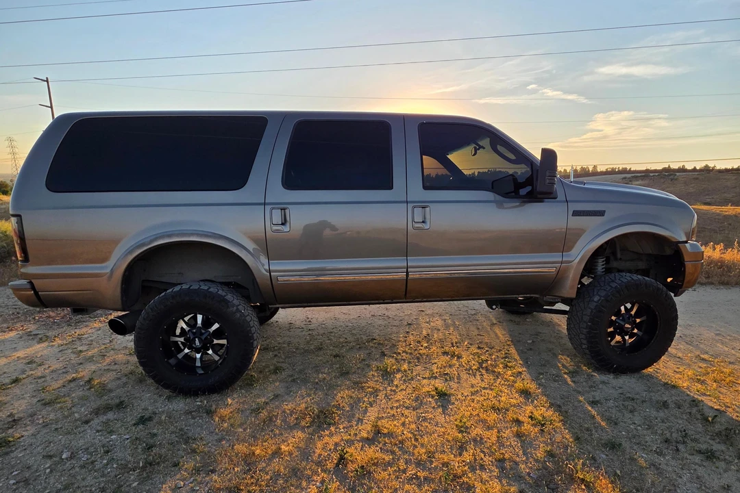 2005 Ford Excursion - Image 15 of 31