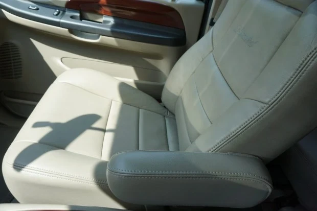 2005 Ford Excursion - Image 4 of 7