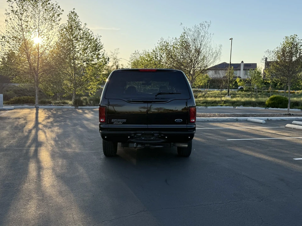 2005 Ford Excursion - Image 19 of 31