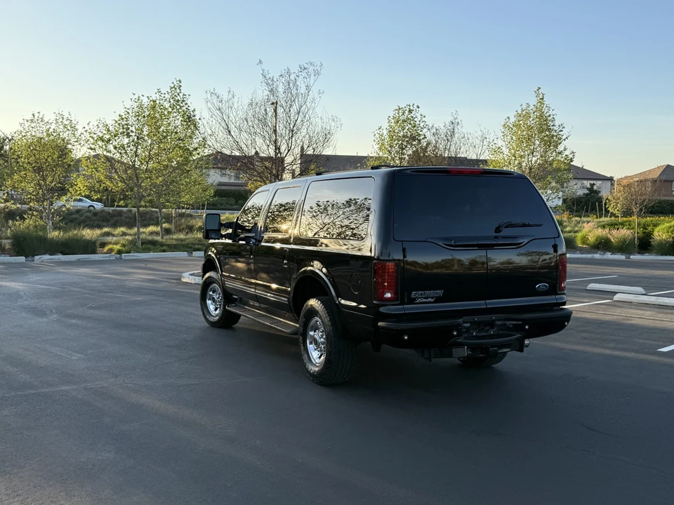 2005 Ford Excursion - Image 18 of 31