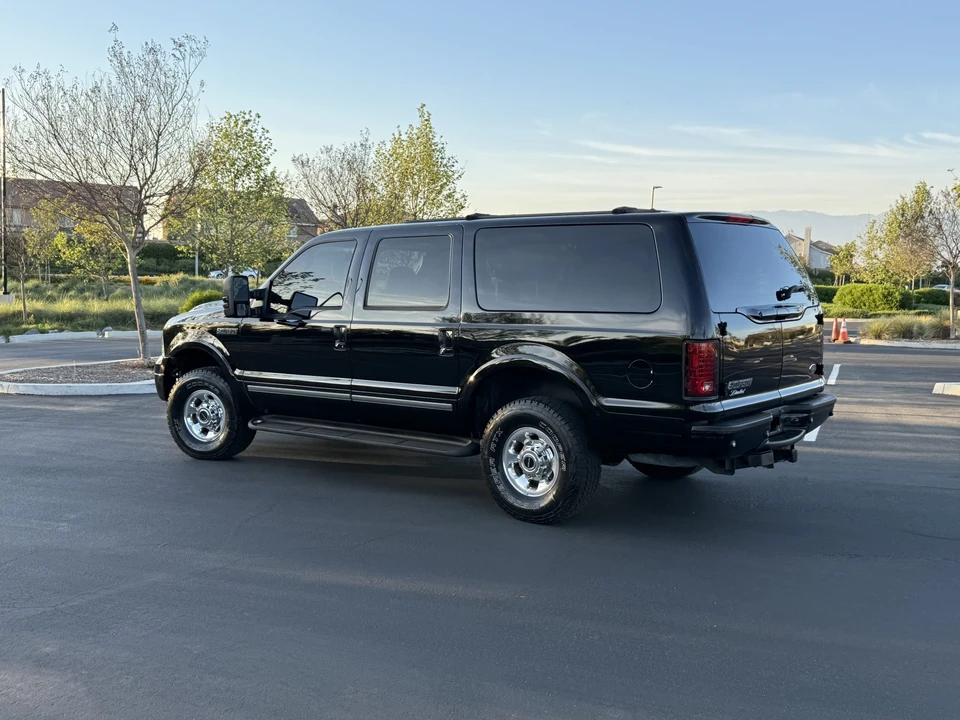 2005 Ford Excursion - Image 17 of 31