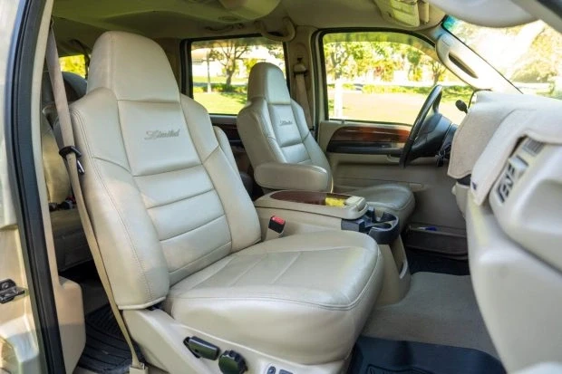 2005 Ford Excursion - Image 4 of 8