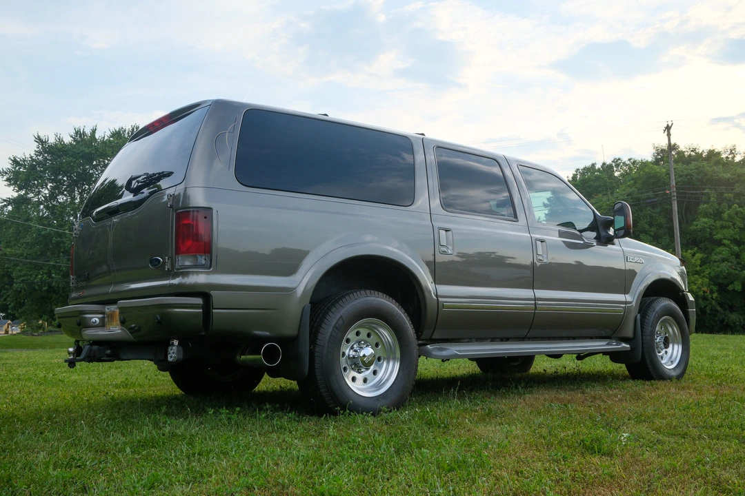 2005 Ford Excursion - Image 23 of 31