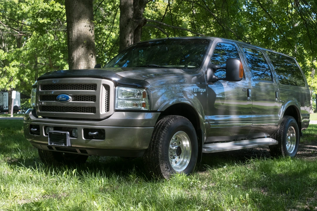 2005 Ford Excursion - Image 10 of 31