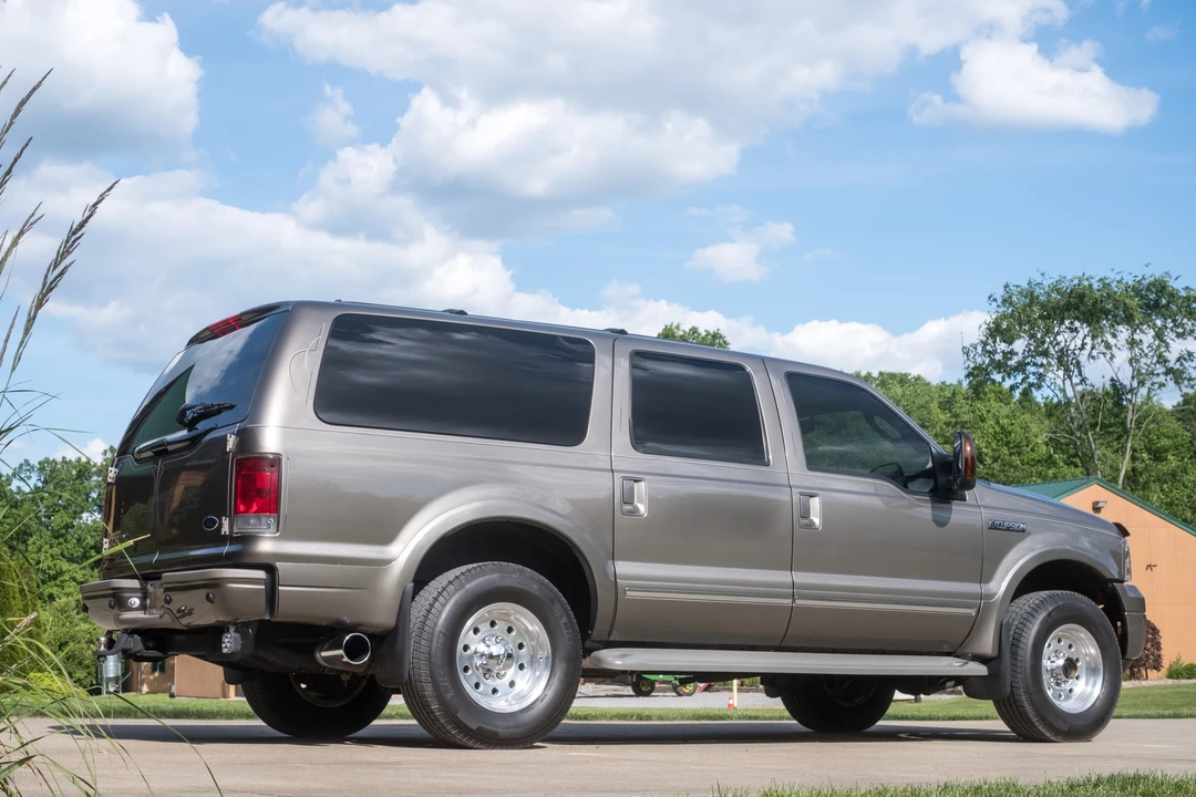 2005 Ford Excursion - Image 22 of 31
