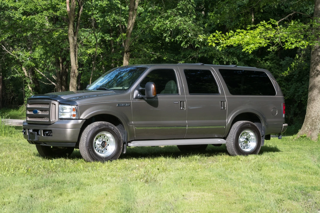 2005 Ford Excursion - Image 2 of 31