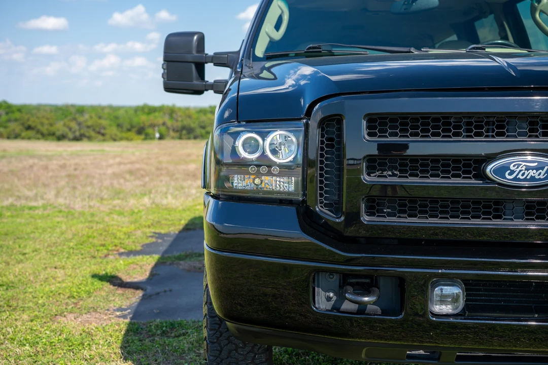 2005 Ford Excursion - Image 17 of 21