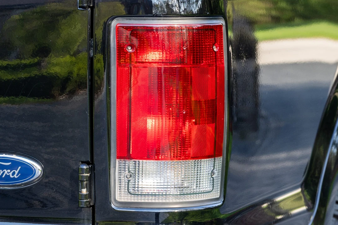 2005 Ford Excursion - Image 14 of 31