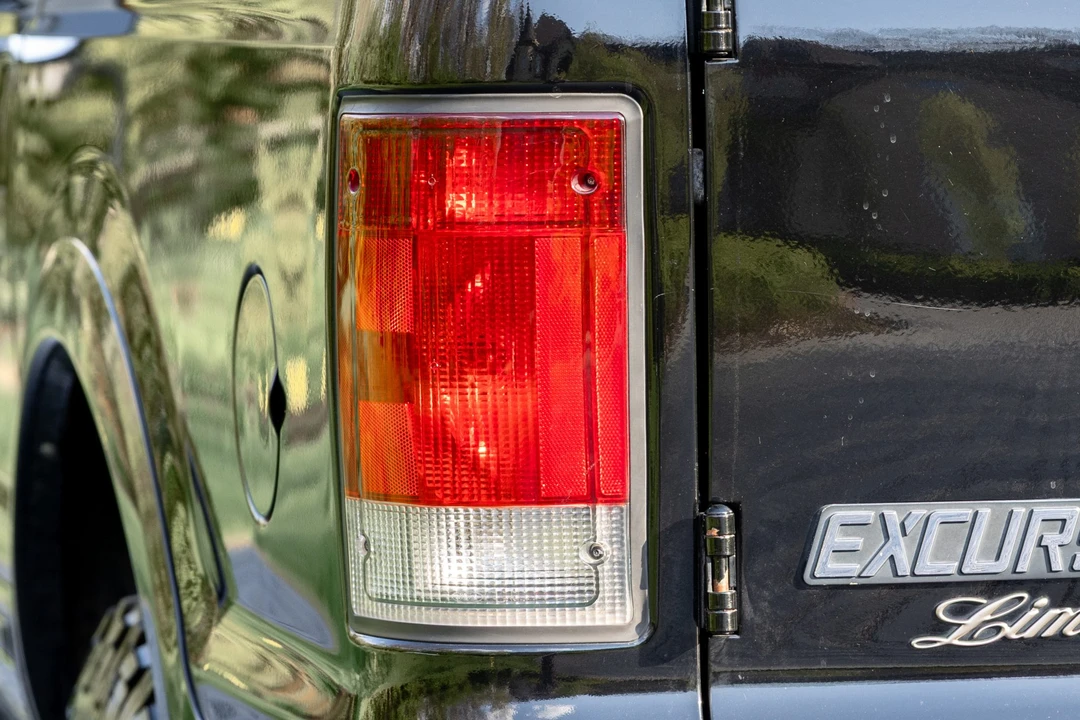 2005 Ford Excursion - Image 13 of 31