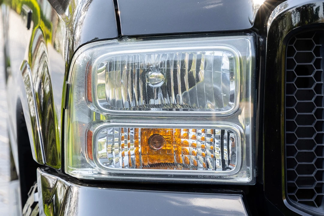 2005 Ford Excursion - Image 9 of 31