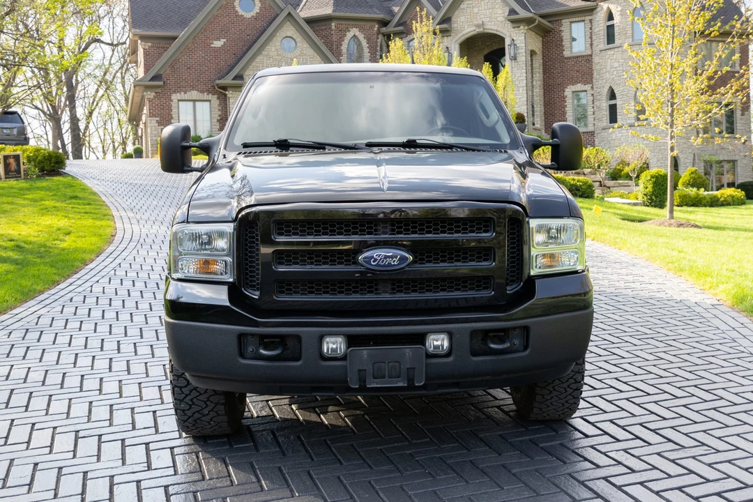 2005 Ford Excursion - Image 2 of 31