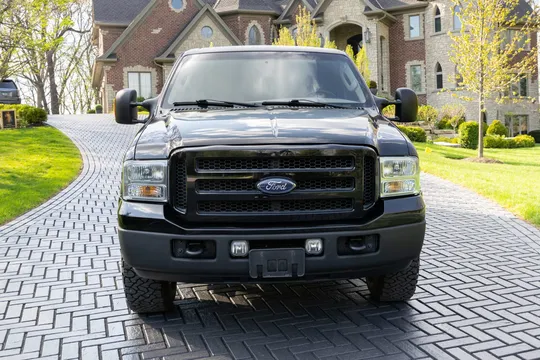 2005 Ford Excursion - Image 2 of 31