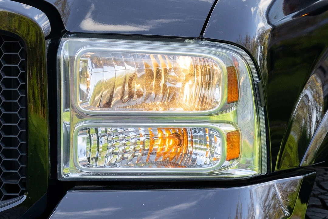 2005 Ford Excursion - Image 12 of 31