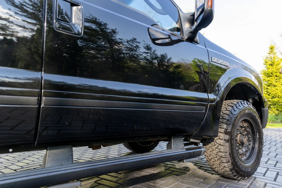 2005 Ford Excursion - Image 18 of 31