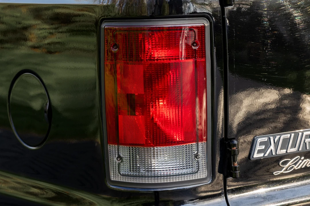 2005 Ford Excursion - Image 16 of 31