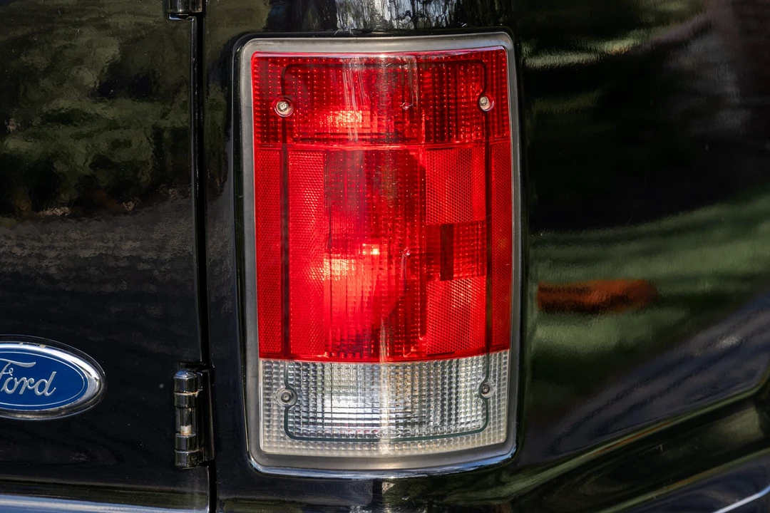 2005 Ford Excursion - Image 15 of 31