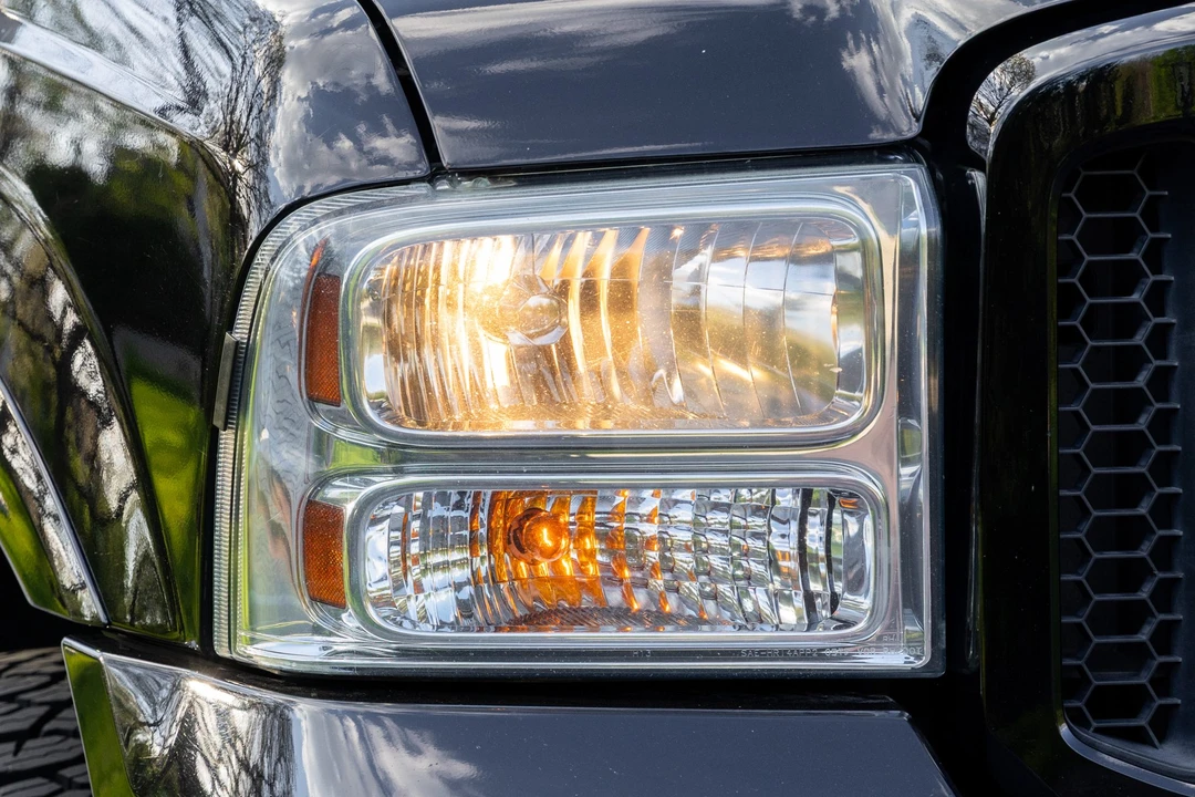 2005 Ford Excursion - Image 11 of 31
