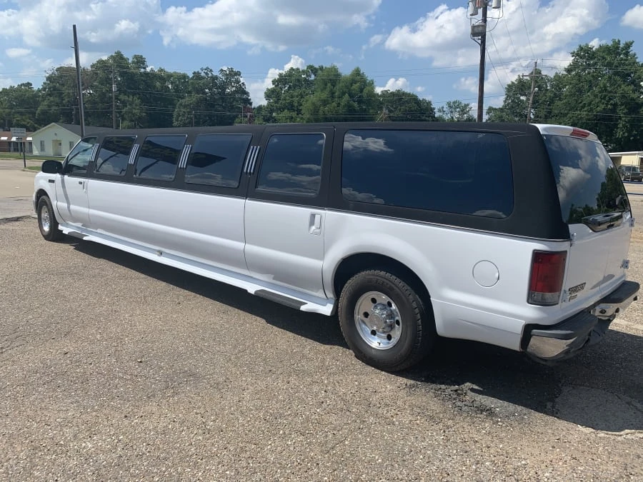 2005 Ford Excursion - Image 2 of 12