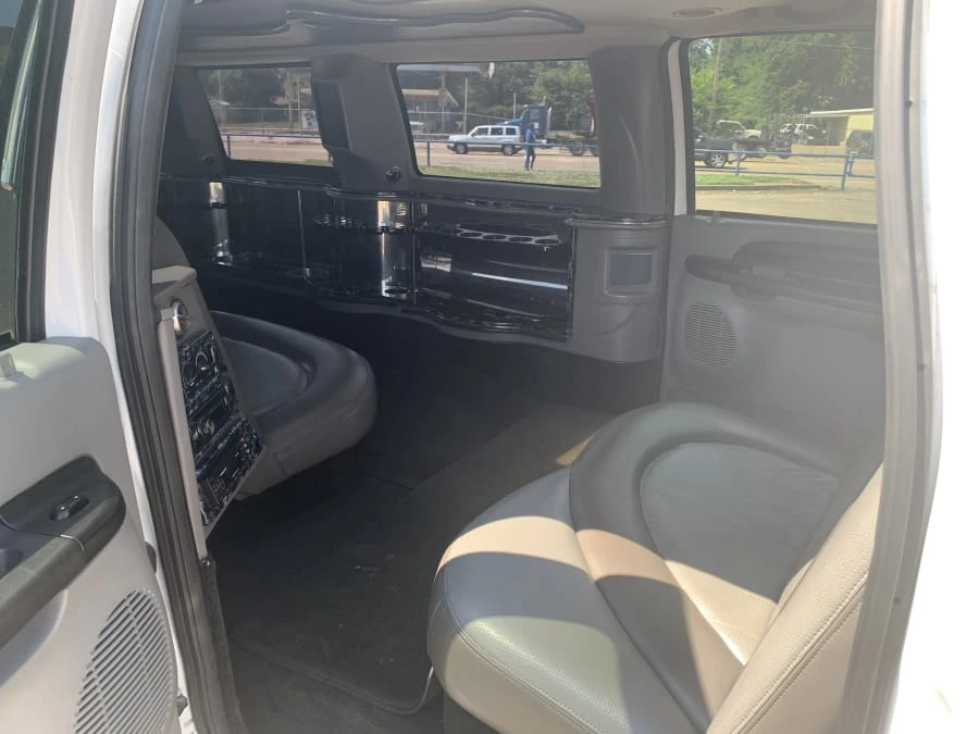 2005 Ford Excursion - Image 6 of 12