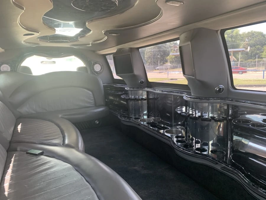 2005 Ford Excursion - Image 8 of 12