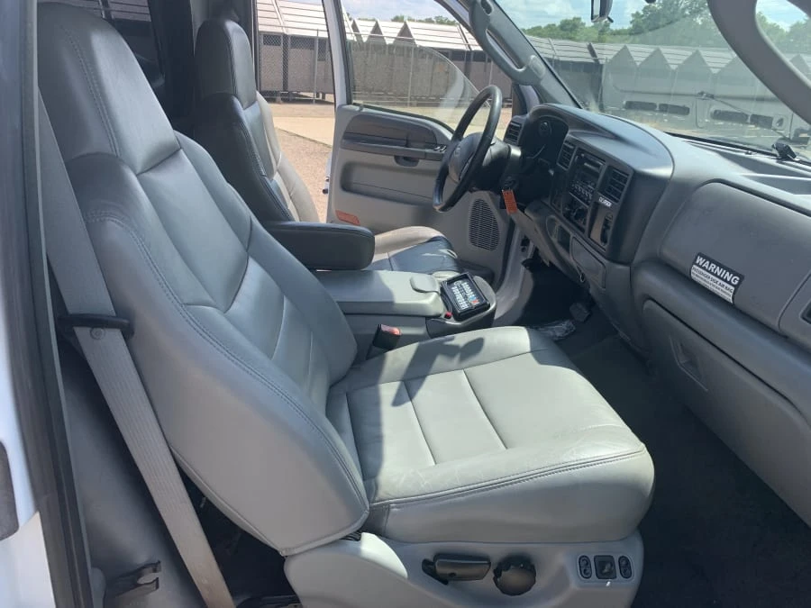2005 Ford Excursion - Image 9 of 12