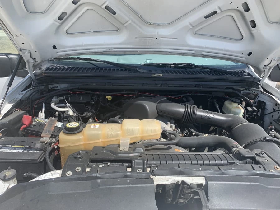 2005 Ford Excursion - Image 10 of 12
