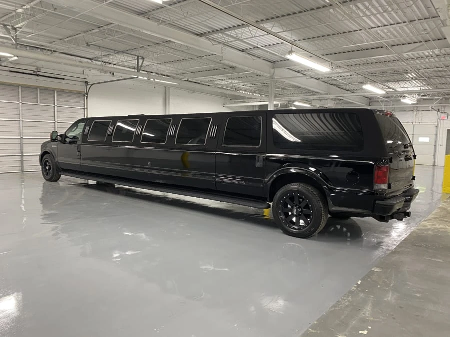 2005 Ford Excursion - Image 2 of 12