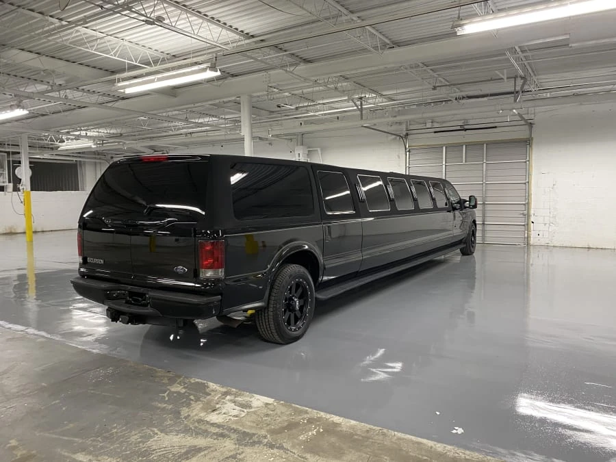 2005 Ford Excursion - Image 11 of 12