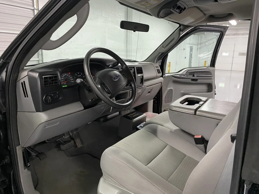 2005 Ford Excursion - Image 3 of 12