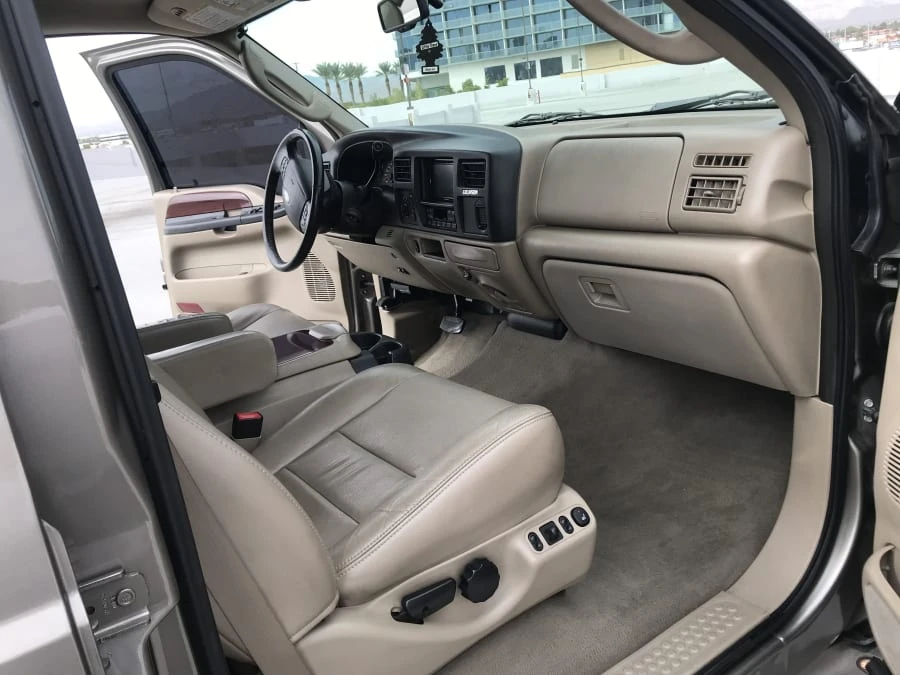 2005 Ford Excursion - Image 5 of 10