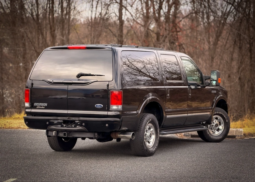 2005 Ford Excursion - Image 12 of 21