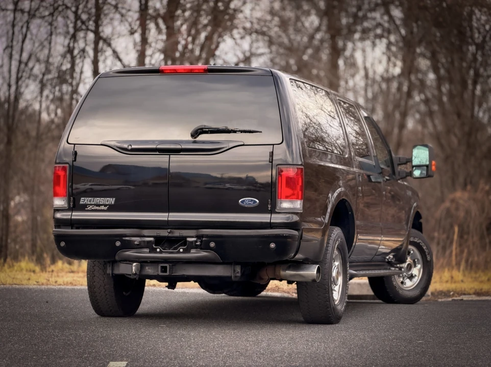 2005 Ford Excursion - Image 11 of 21