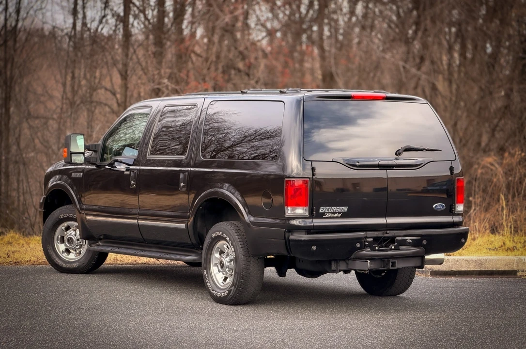 2005 Ford Excursion - Image 9 of 21