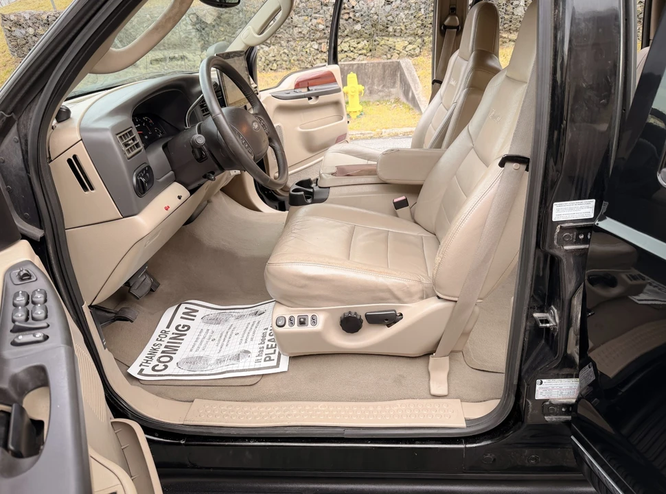 2005 Ford Excursion - Image 17 of 21