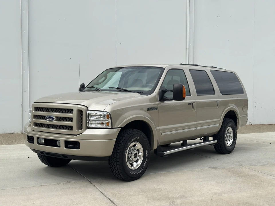 2005 Ford Excursion - Image 2 of 31