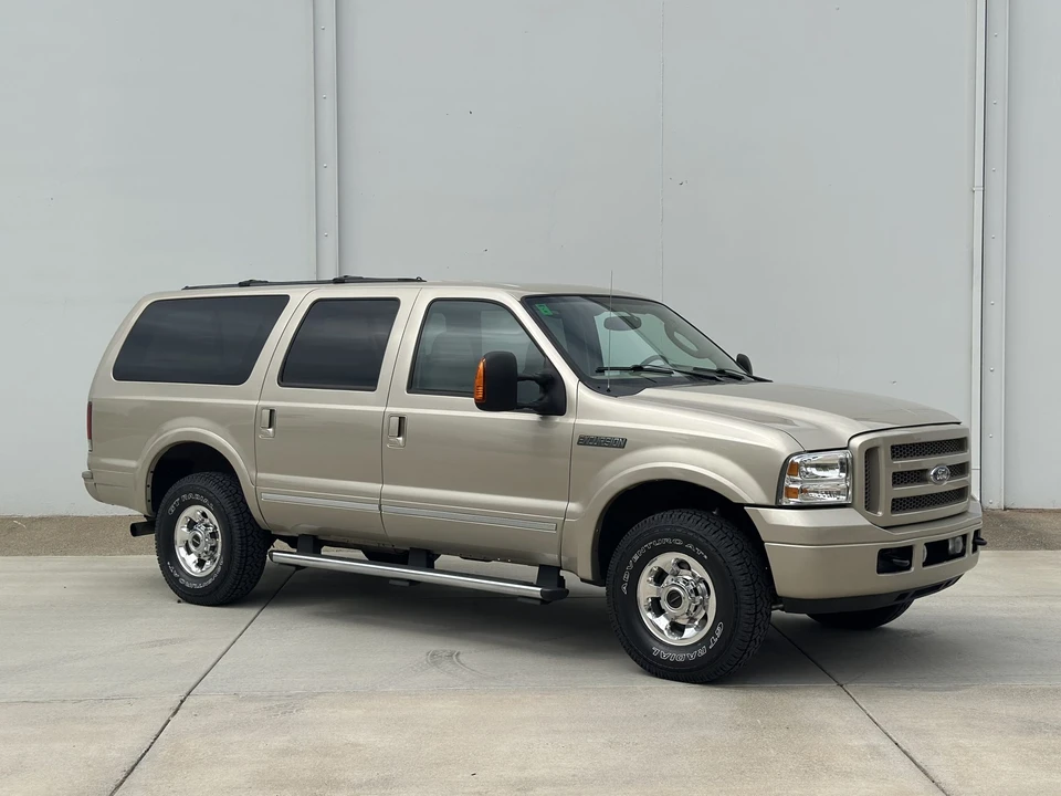 2005 Ford Excursion - Image 9 of 31