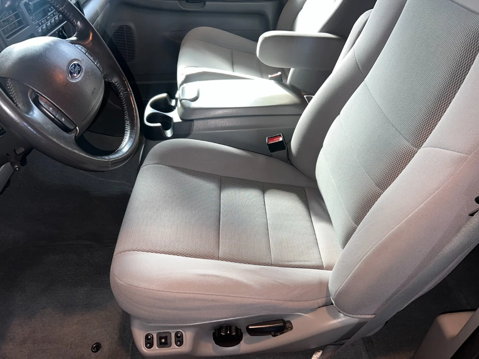 2005 Ford Excursion - Image 17 of 19
