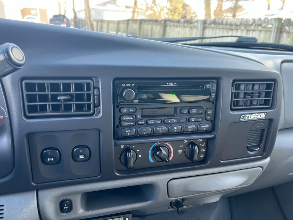 2005 Ford Excursion - Image 11 of 19