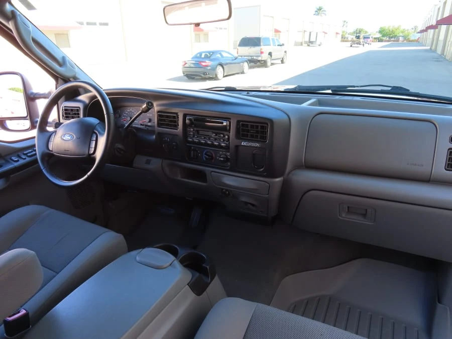 2005 Ford Excursion - Image 24 of 31