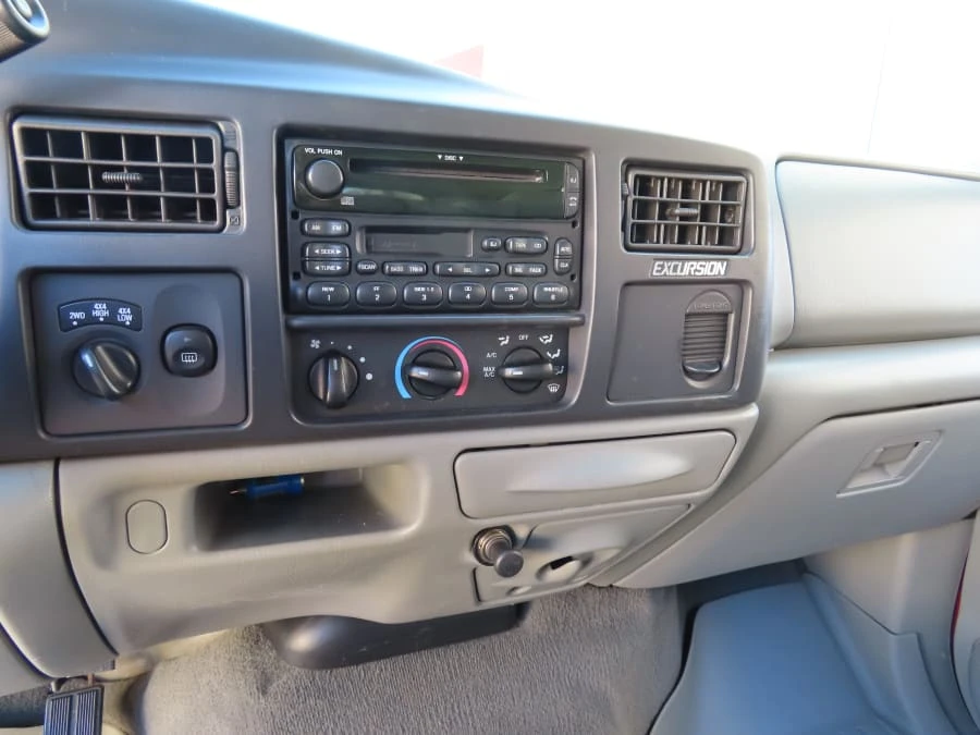 2005 Ford Excursion - Image 19 of 31