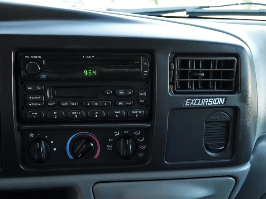 2005 Ford Excursion - Image 23 of 31