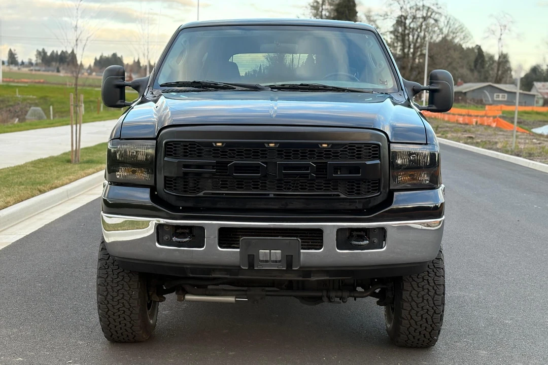 2005 Ford Excursion - Image 2 of 31