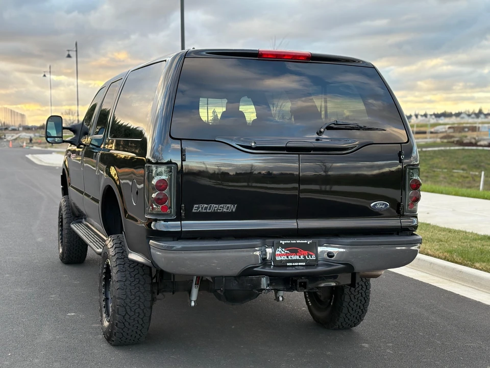 2005 Ford Excursion - Image 12 of 31