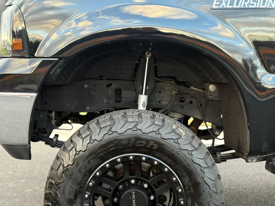 2005 Ford Excursion - Image 23 of 31